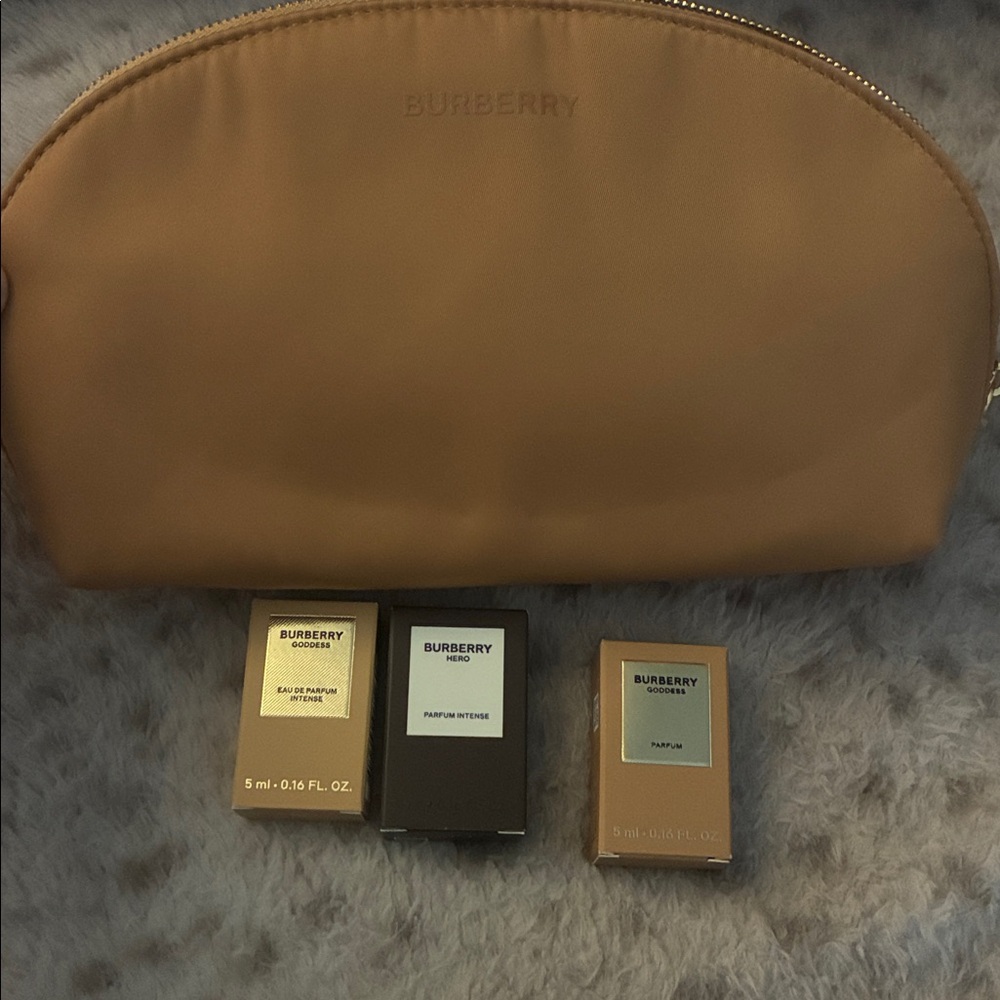 Burberry Tan Cosmetic Bag Set - Picture 7 of 8